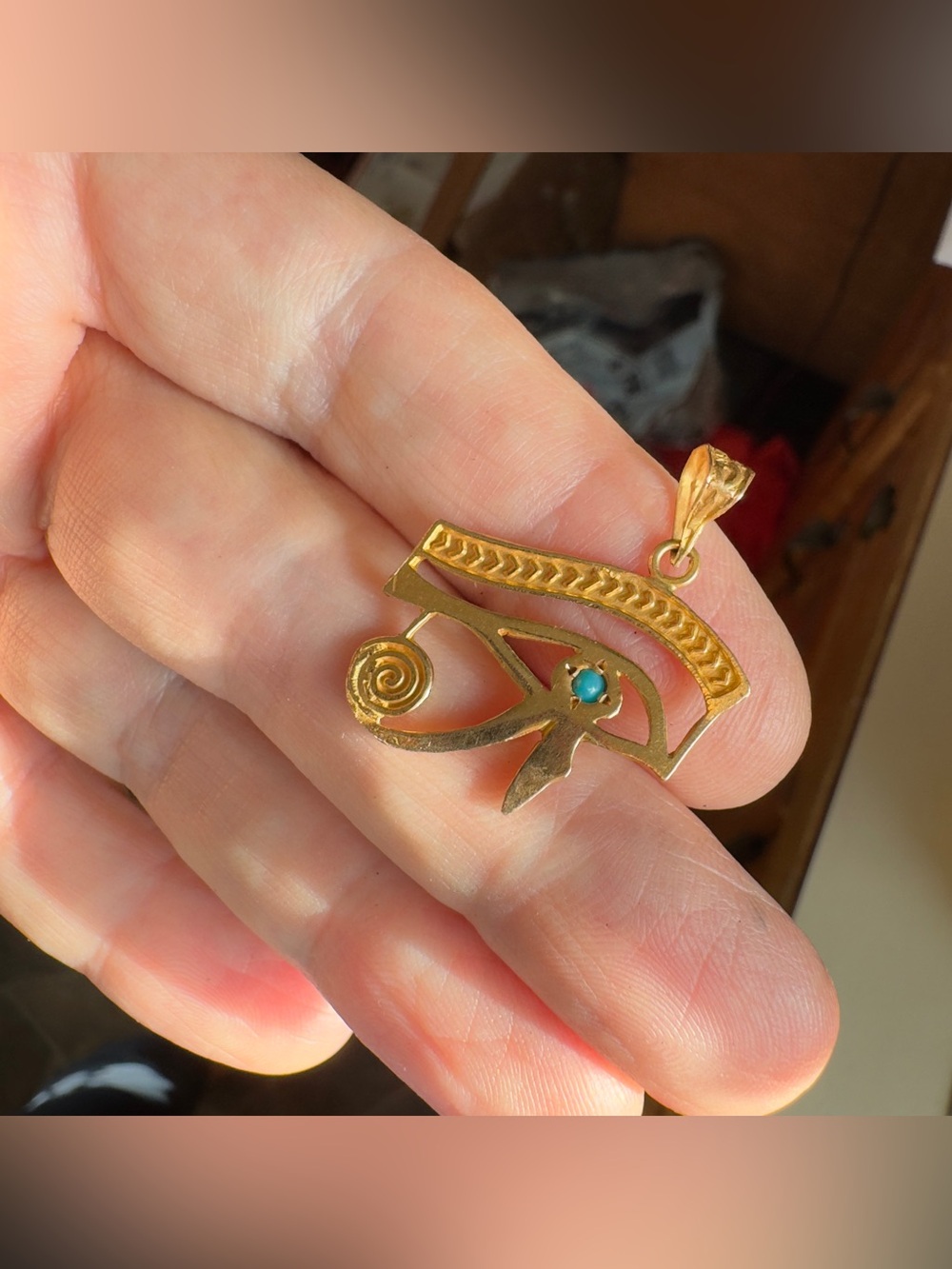 22k Egyptian Eye Pendant - Picture 9 of 12